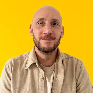 Photo de profile- fond jaune Photo de profile- fond jaune